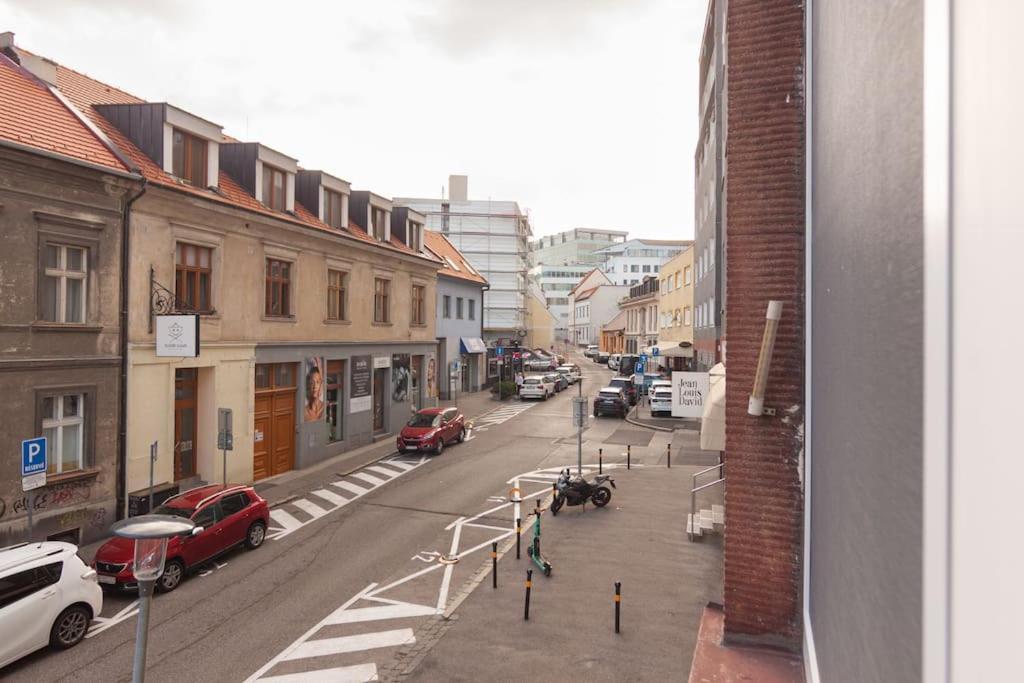 Vysoka Apartman Emf/Stp Братислава Екстериор снимка