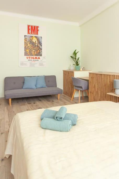 Vysoka Apartman Emf/Stp Братислава Екстериор снимка