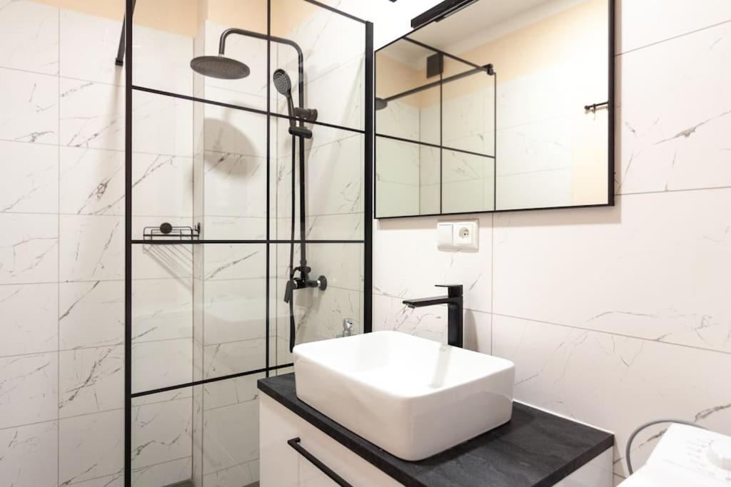 Vysoka Apartman Emf/Stp Братислава Екстериор снимка